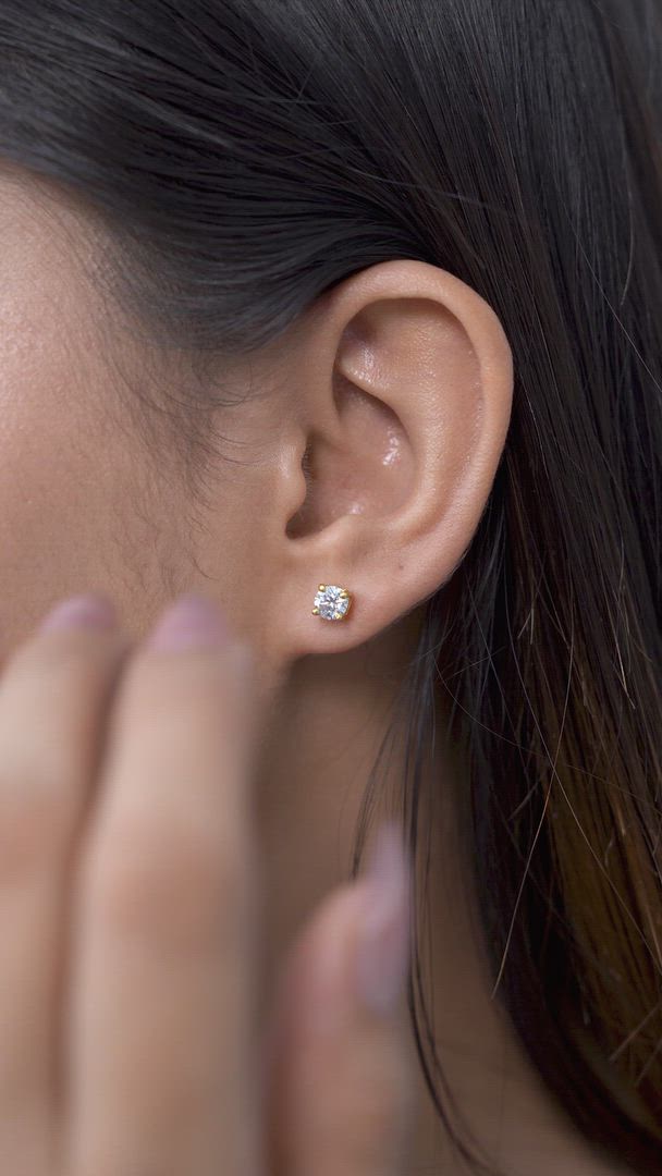 Gold-Plated Solitaire Stud Earrings in 925 Sterling Silver