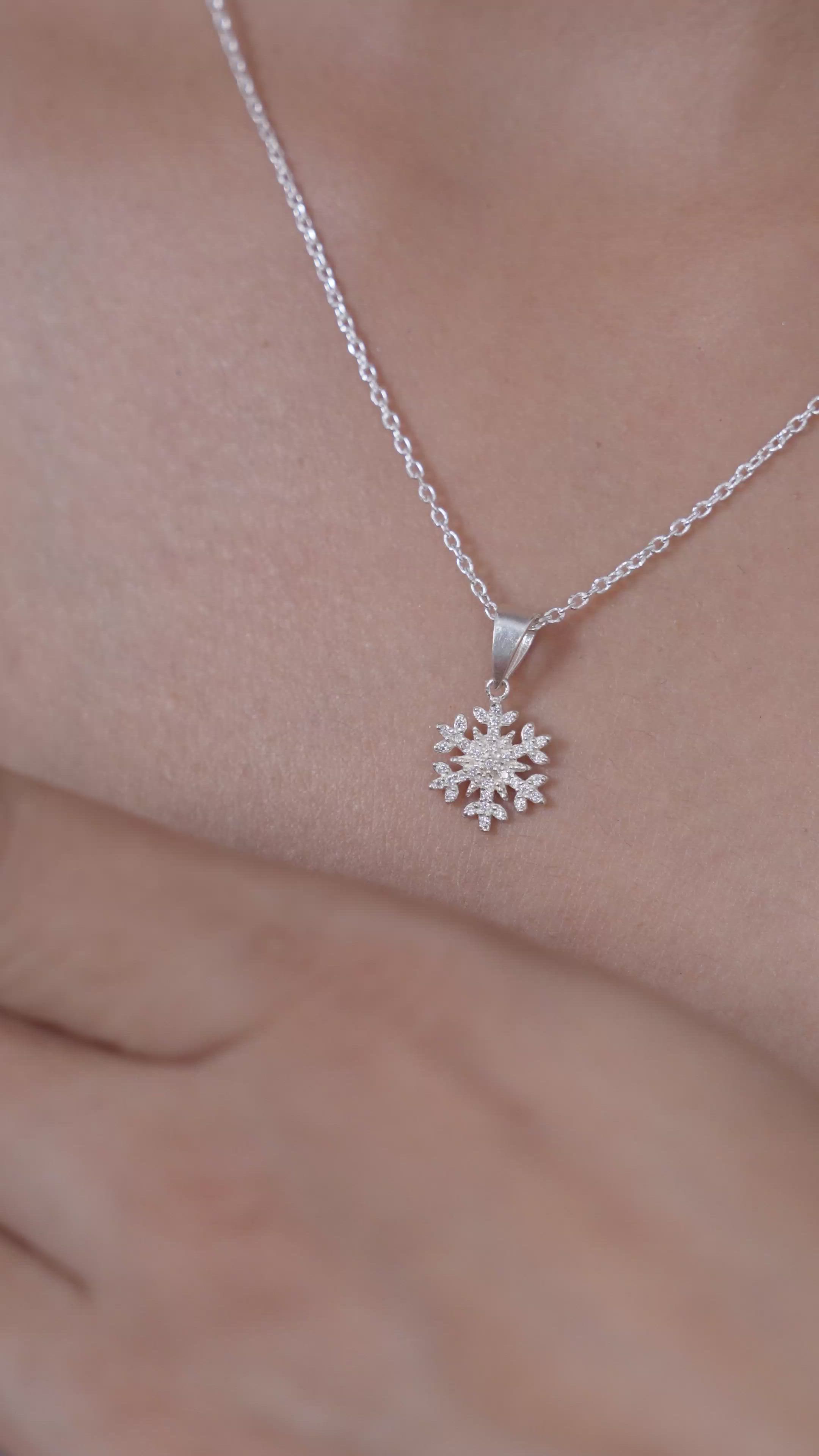 Snowflake Solitaire Pendant in 925 Sterling Silver