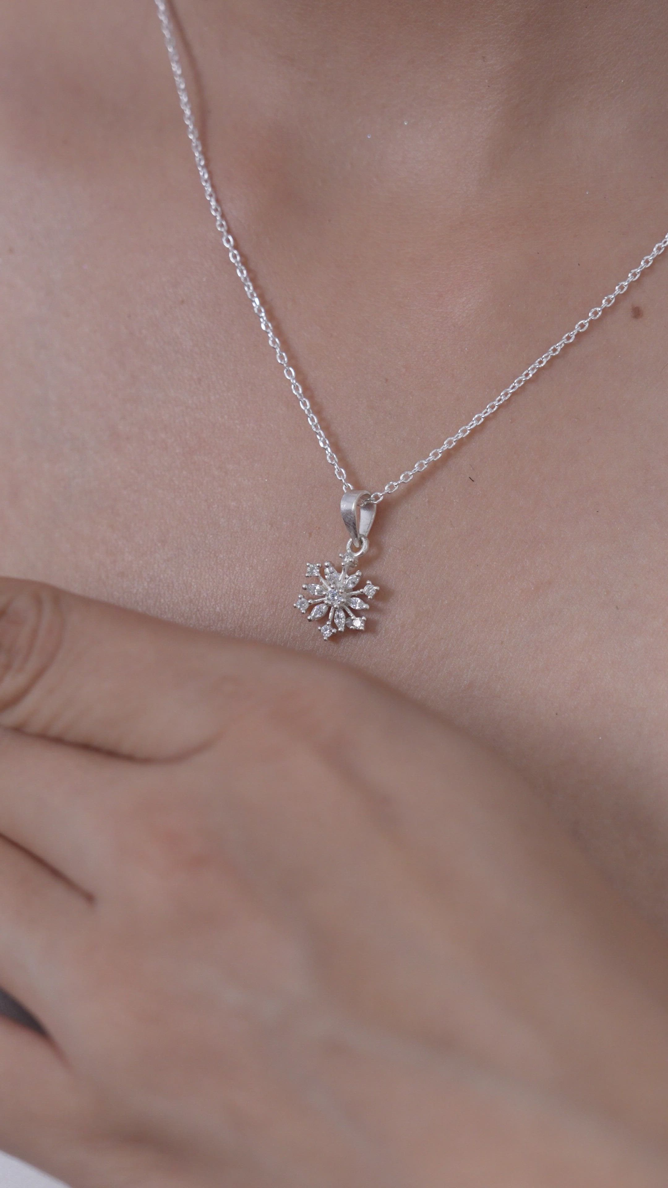 Classic Snowflake Pendant in 925 Sterling Silver
