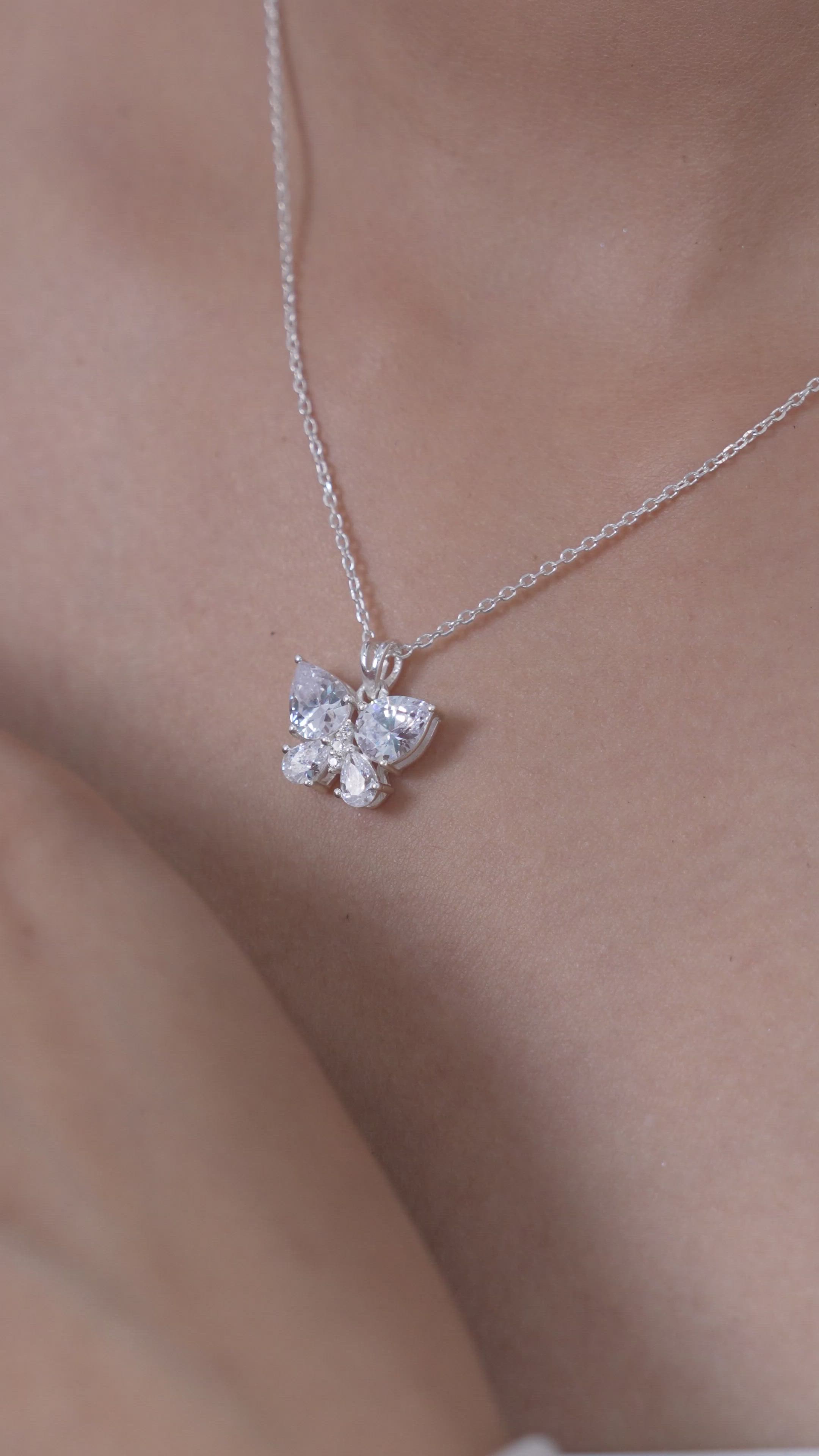 Swan Grace Solitaire Pendant Necklace in 925 Sterling Silver