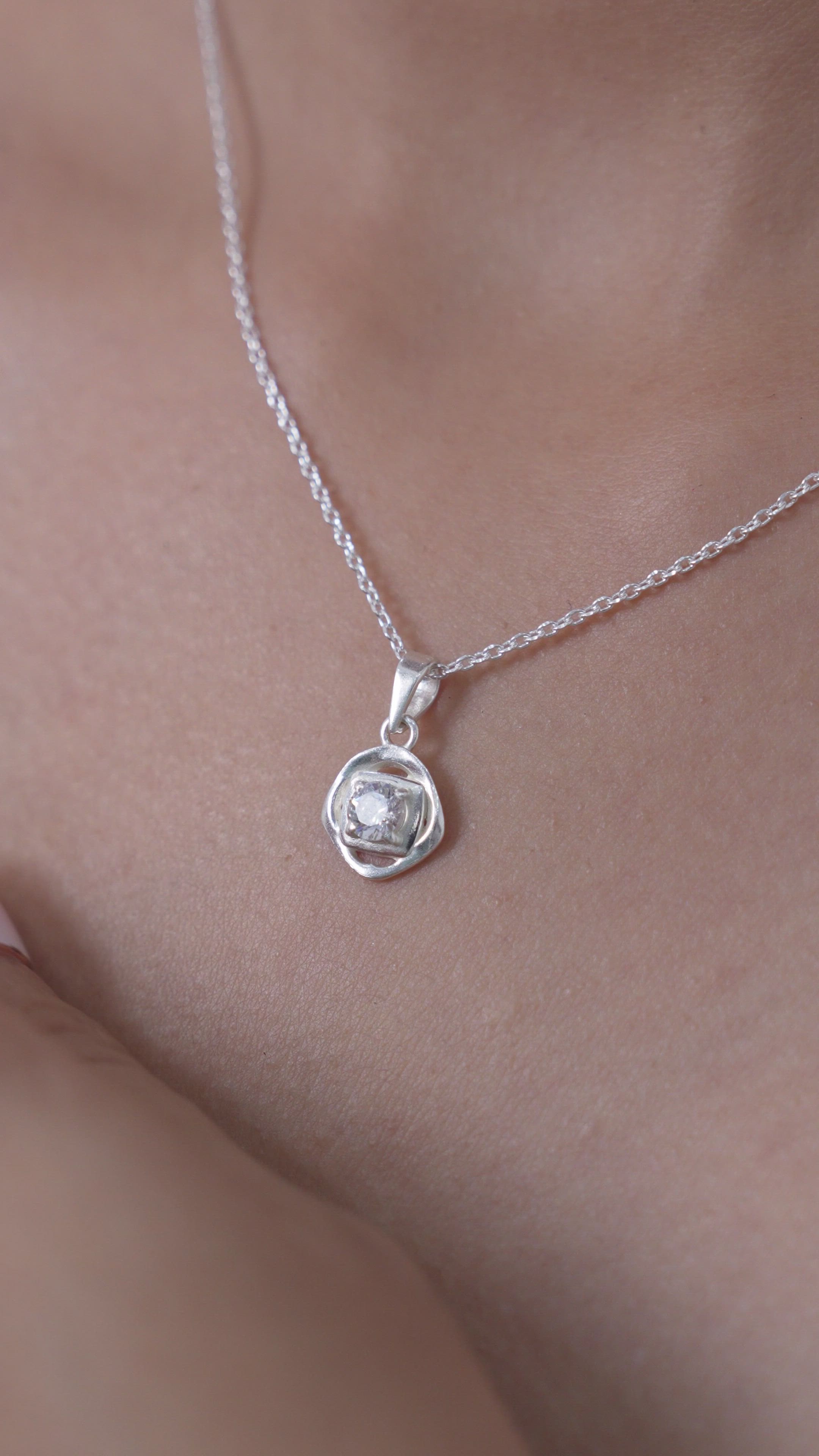 Silver Circle Mobius Solitaire Necklace in 925 Sterling Silver